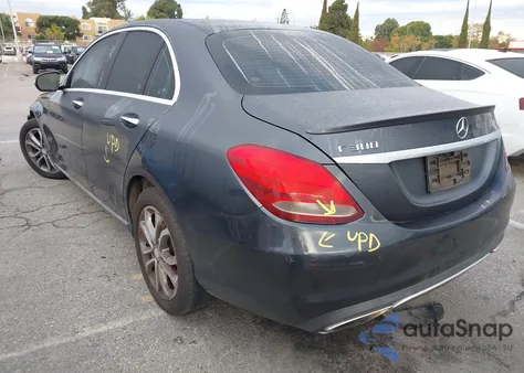 2016 Mercedes-Benz C 300 4Matic/Luxury 4Matic/Sport 4Matic z USA, uszkodzony, nr VIN 55SWF4KB8GU137728